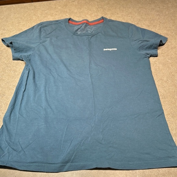 Patagonia women’s t-shirt - Picture 2 of 5